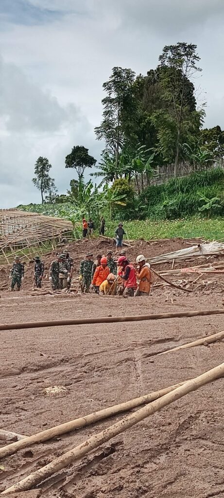Tanah Longsor Cisarua Bandung