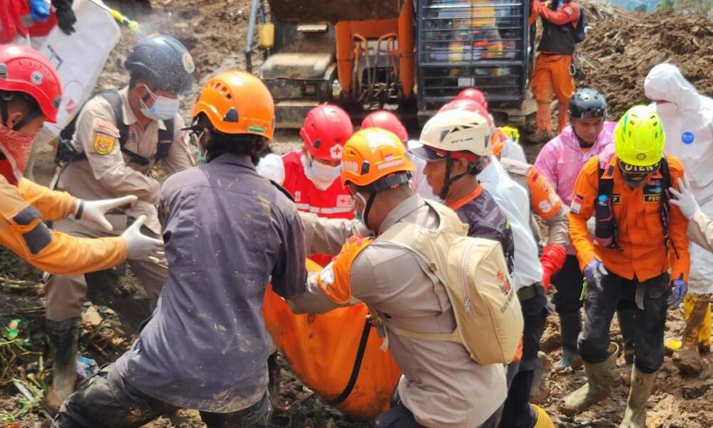 Tanah Longsor Cisarua Bandung